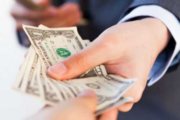 Правила денежного этикета, которые все время нарушаются