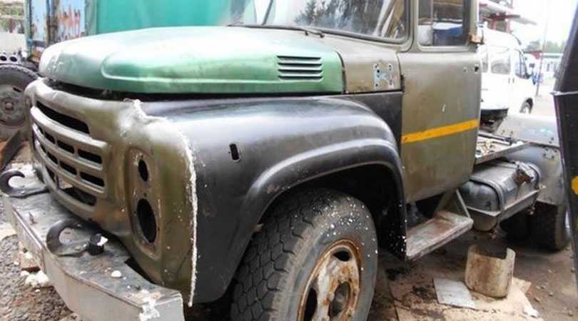 Из старенького ЗИЛ-130 водитель собрал себе красивый и мощный грузовик