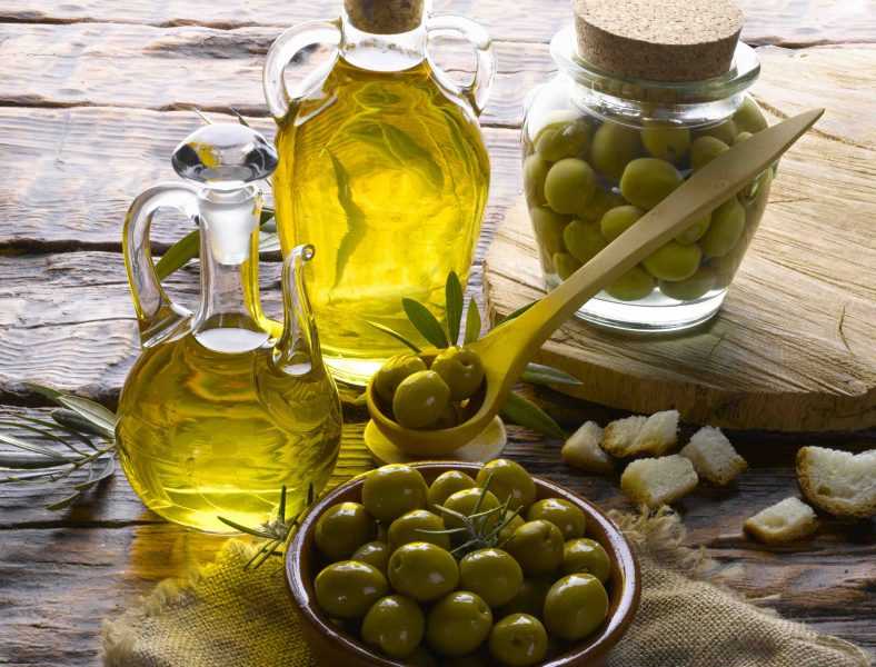 Оливковое масло (Olive Oil): полезные свойства и противопоказания