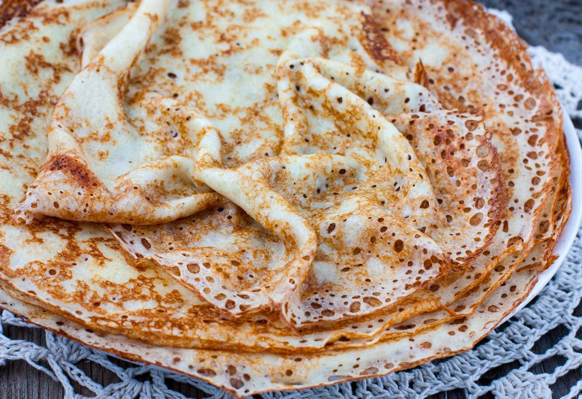 Блины на сыворотке тонкие с дырочками – 6 рецептов