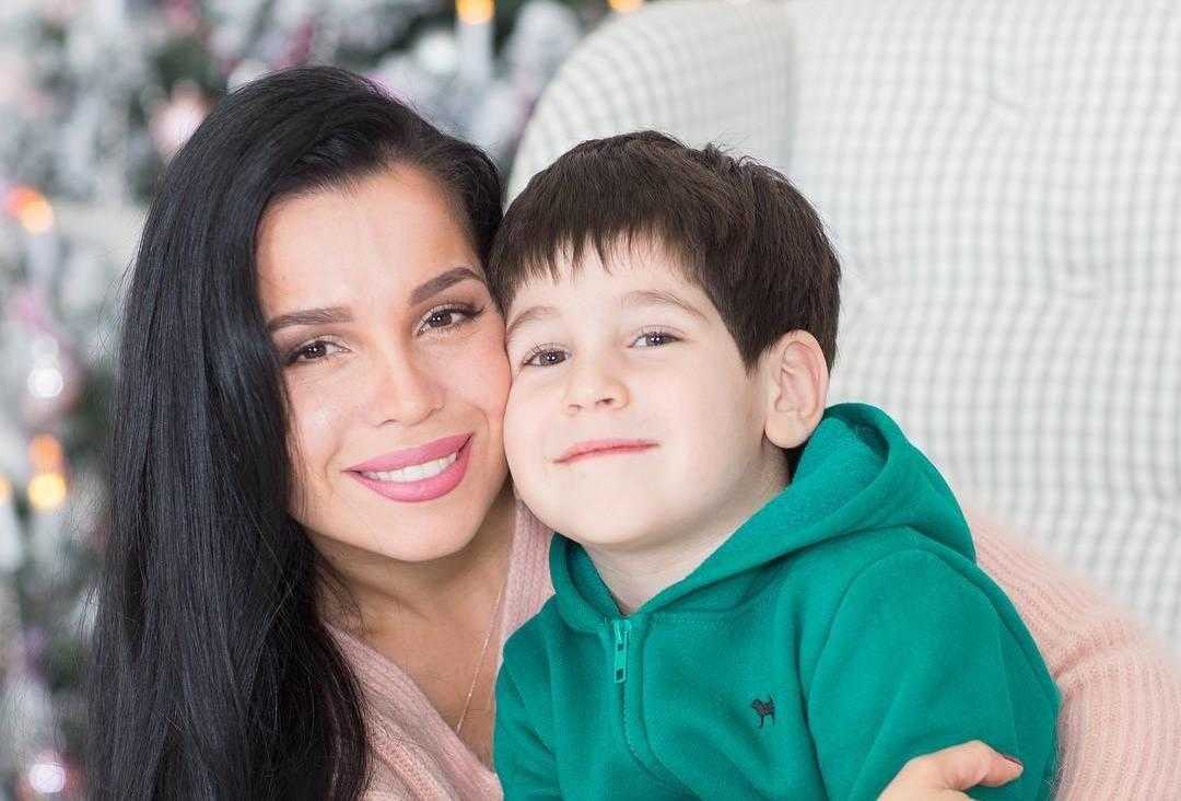 Юлия Салибекова родила третьего ребенка