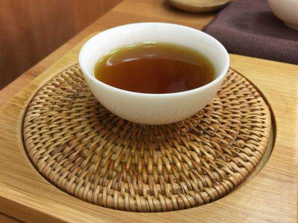 Красный чай: польза и вред, как называется и из какого цветка делают?