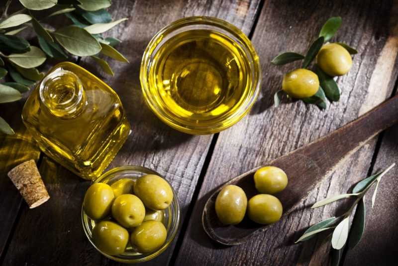 Оливковое масло (Olive Oil): полезные свойства и противопоказания