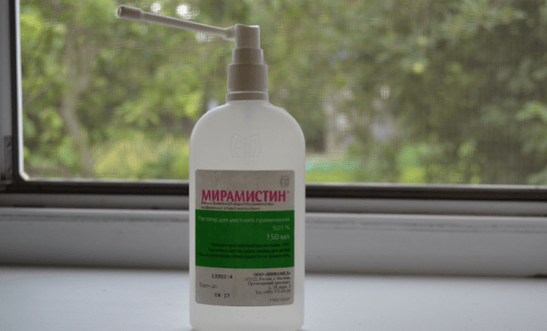 Как полоскать горло мирамистином взрослым и детям, показания к применению антисептического средства