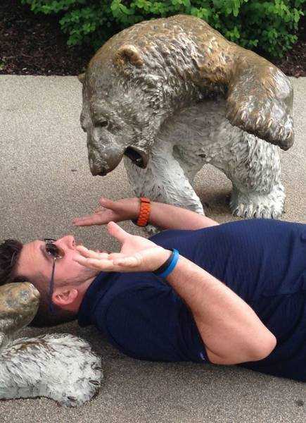 Ожившие скульптуры: фотографии людей, позирующих вместе со статуями