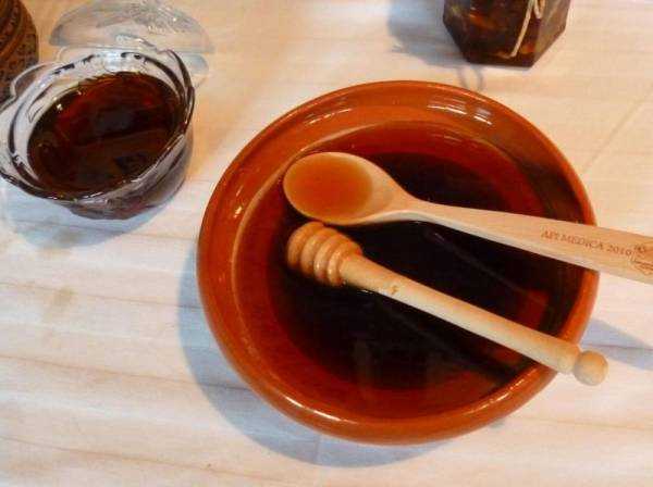 Каштановый мед: полезные свойства и противопоказания, как определить подделку