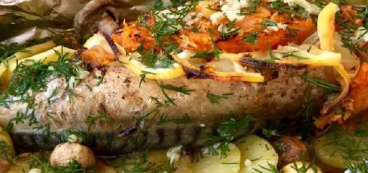 Тушеная скумбрия с пикантным чесночным соусом: выглядит потрясающе, а вкус — просто обалденный