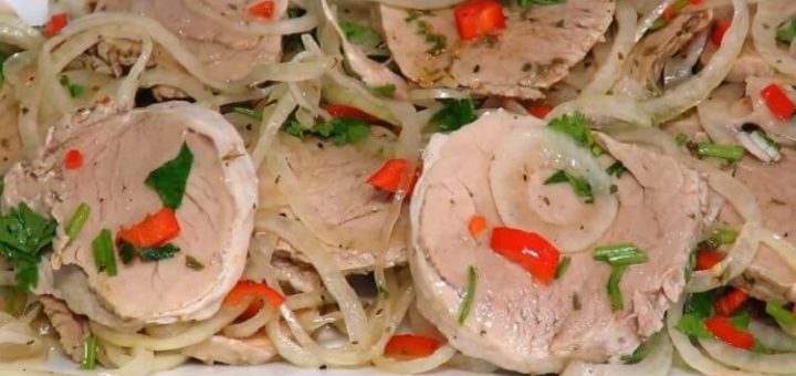 Сочная мясная закуска с маринованным луком: съедается моментально