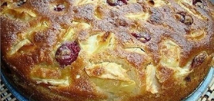 Шарлотка яблочная с вишней. Уверена, такую вкусную, Вы еще не пробовали!