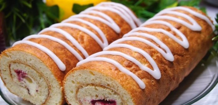 15 минут и вкусный рулет к чаю готов. Еще ни разу не подводил, получается всегда!