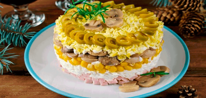 Слоеные салаты для праздничного стола: 4 шикарных рецепта