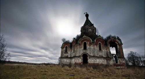 Как можно получить порчу на смерть в церкви