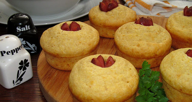 Закусочные кукурузные кексы с сосиской