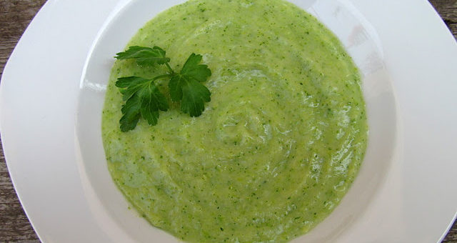 Густой крем-суп из картофеля, брокколи и сельдерея