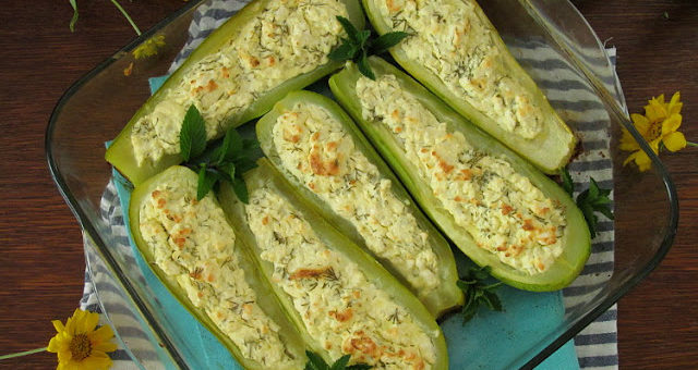 Запеченные кабачки фаршированные сыром (Fırında Peynirli Kabak Sandal)