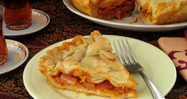 Луковый пирог по-турецки (Soğan Böreği Tarifi)