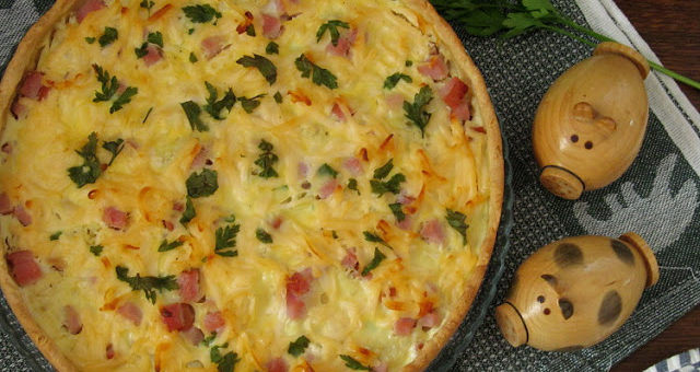 Киш с цветной капустой и беконом