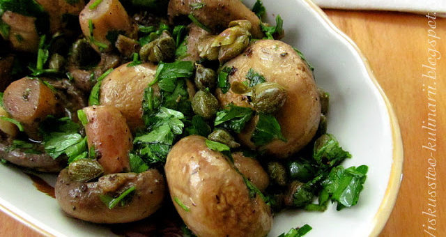 Шампиньоны с каперсами и петрушкой