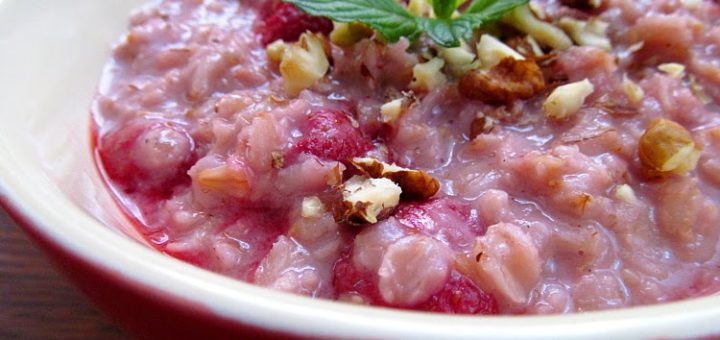 Овсянка с клубникой