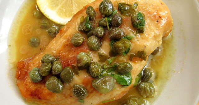 Куриная пикката, или куриное филе в лимонном соусе с каперсами (Chicken piccata)
