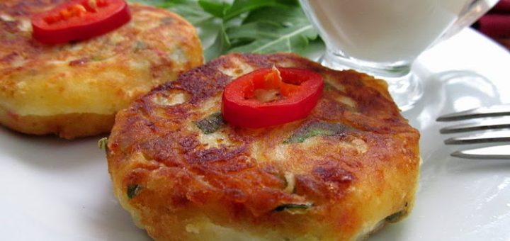Картофельные сырники с рукколой и острым перцем