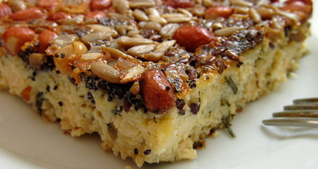 Творожно-сырная запеканка с орехами и семечками