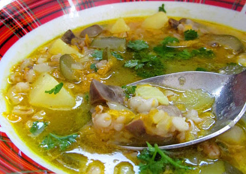 Рассольник с почками и перловкой
