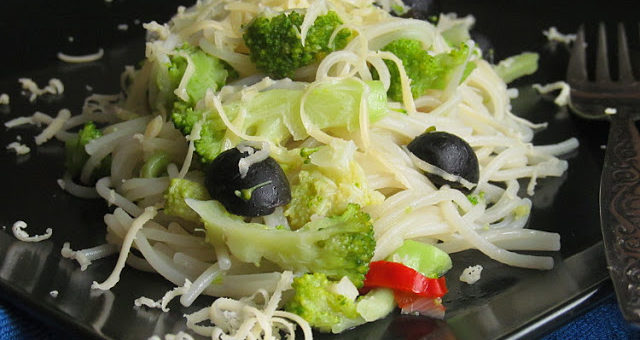 Паста с брокколи и маслинами
