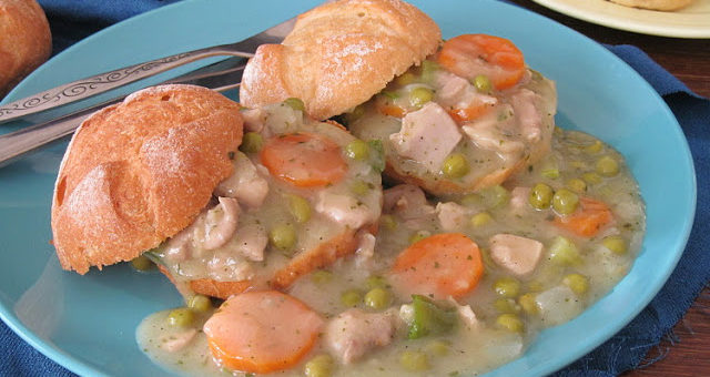 Булочки с куриной подливой, или завтрак по-американски (Biscuits with chicken gravy)