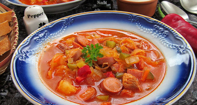 Айнтопф с квашеной капустой и копченостями