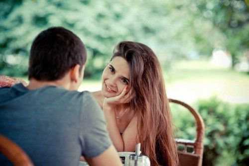 Как привлечь мужчину с помощью приворота на кровь из пальца