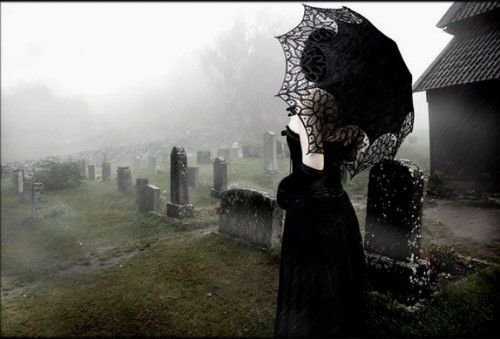 Как сделать сильный приворот на кладбищенскую землю