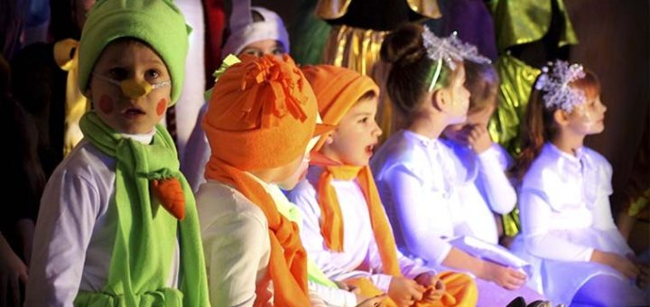 Сценки на Новый 2019 год свиньи для школы и корпоратива с персонажами