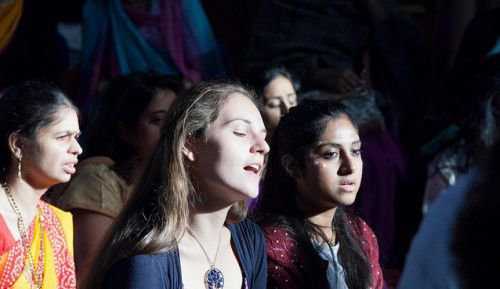 Как правильно слушать лечебные буддистские мантры?