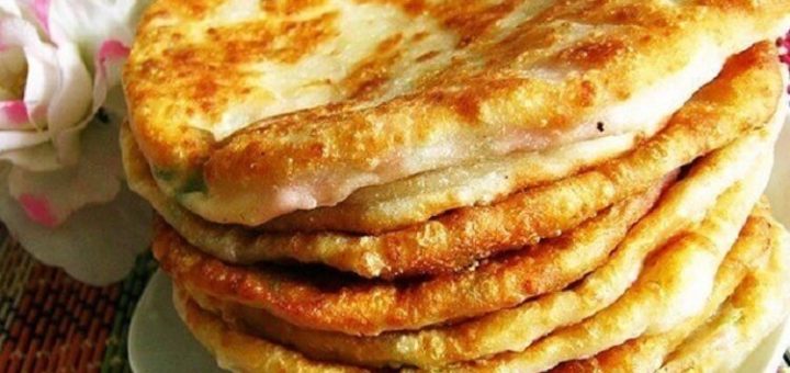 Готовятся практически молниеносно! Сырные лепешки на кефире в сковороде!