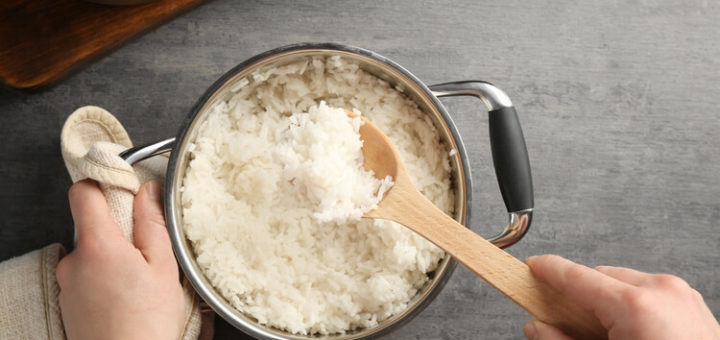 Советы от шеф-повара: как правильно варить рис, чтобы он не превратился в вязкую кашу