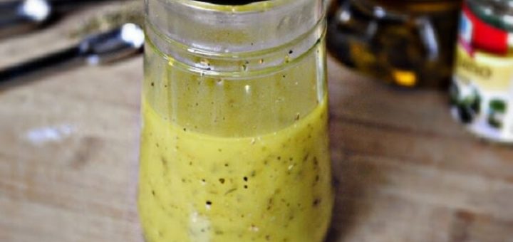 Греческий соус к салатам и мясу. Готовьте это чудо, не пожалеете!