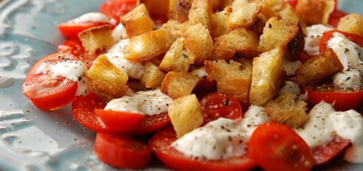 10 сытных салатов, которые можно сделать в конце дня за 10 минут