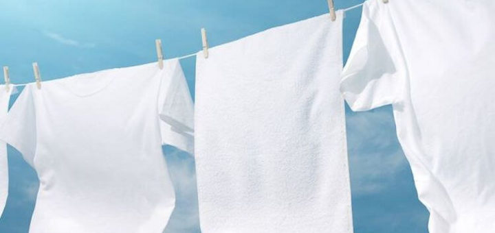 2 простых способа: как вернуть белоснежный цвет носкам, майкам и футболкам?