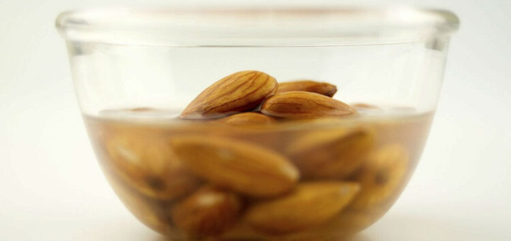 Почему орехи надо замачивать перед тем, как есть?