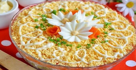 Делюсь рецептом простого салата к любому празднику. Быстро, красиво и очень вкусно!