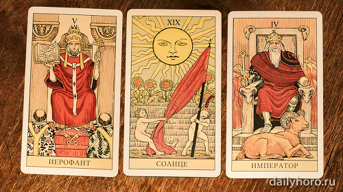 Таро-прогноз на март 2019 года - как выбрать верный путь к успеху в первый месяц весны?