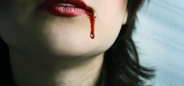 К чему снится кровь изо рта по сонникам Фрейда, Миллера, Ванги