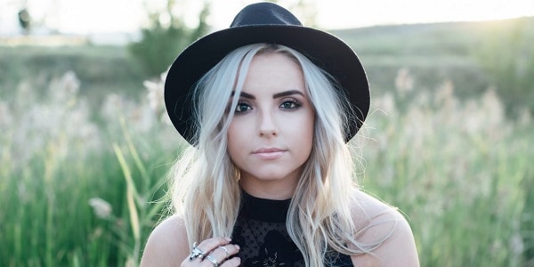 К чему снится знакомая девушка по сонникам Ванги, Фрейда, Миллера