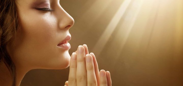 К чему снится молитва - молиться в церкви или дома