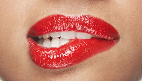 К чему снится красить губы?