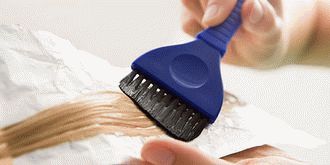 К чему снится красить волосы?