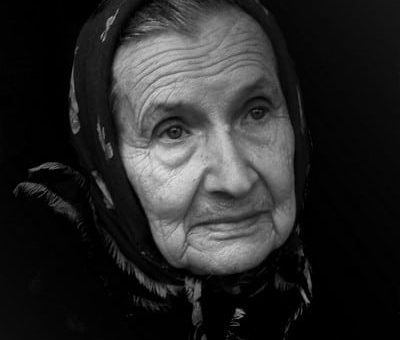 К чему снится покойная бабушка во сне по различным сонникам