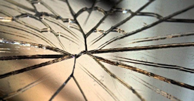 Что будет, если случайно разбить зеркало и как этого избежать
