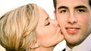 К чему снится поцелуй в щеку по сонникам Фрейда, Миллера, Лоффа, Цветкова